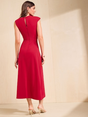 Friends Like These - Vestido en rojo
