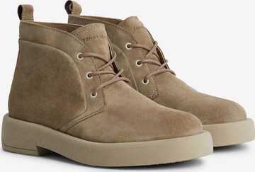 TOMMY HILFIGER Chukka Boots in Brons