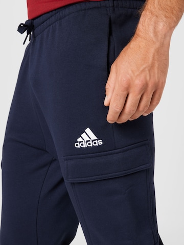 mėlyna ADIDAS SPORTSWEAR Siaurėjantis Sportinės kelnės 'Essentials Fleece  Tapered '