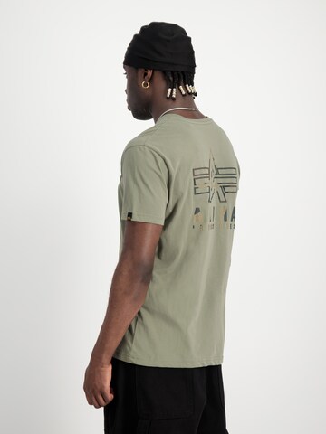 T-Shirt ALPHA INDUSTRIES en vert : devant