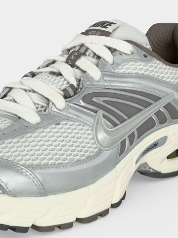 Nike Sportswear - Sapatilhas baixas 'AIR MAX MOTO 2K' em cinzento