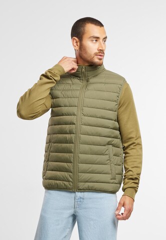 Gilet di Urban Classics in verde: frontale