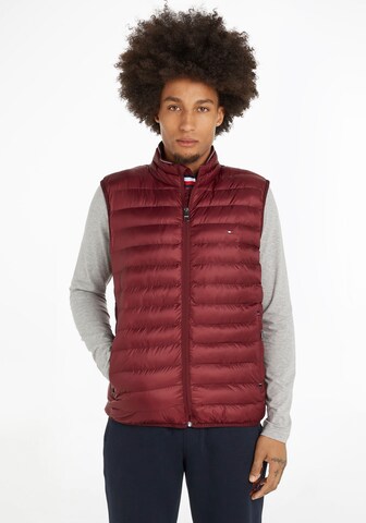 Regular Gilet TOMMY HILFIGER en rouge : devant