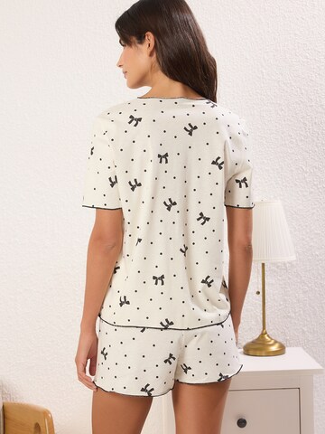 Shorty di Trendyol in beige