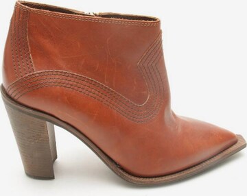 BOSS Dress Boots in 39 in Brown: front