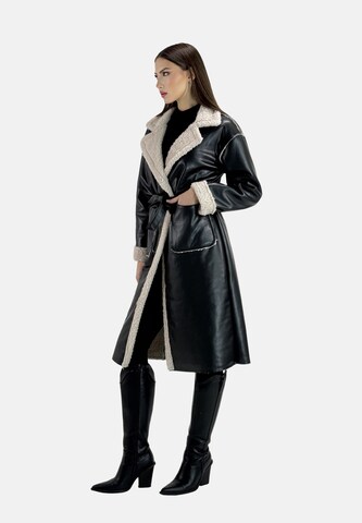 Cappotto di mezza stagione di Elara in nero