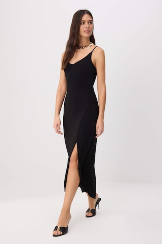 Rochie de seară de la Trendyol pe negru