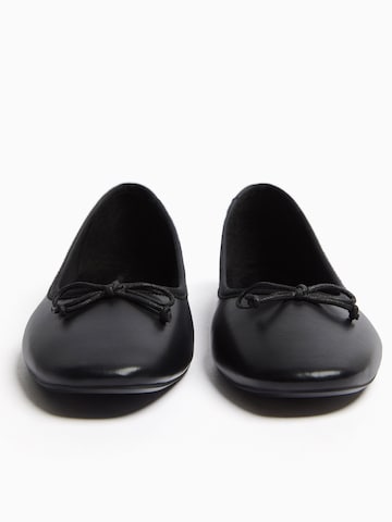 Bershka Ballerina in Schwarz