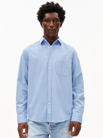 Fit confort Chemise ARMEDANGELS en bleu : devant