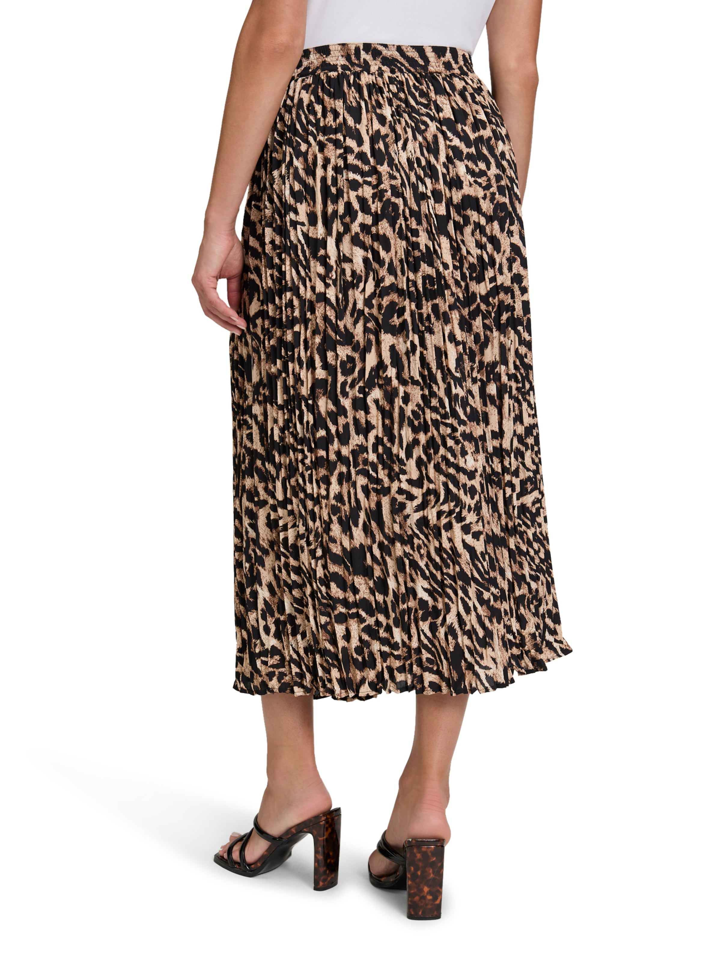 Gonna di Betty Barclay in nero