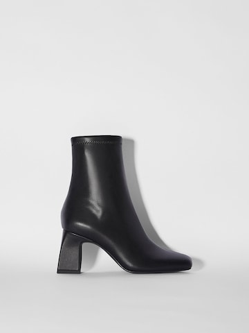 Bershka Stiefel in Schwarz