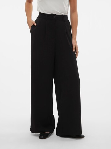 VERO MODA Wide leg Pleat-Front Pants 'Pixi' in Black: front