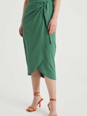 WE Fashion Spódnica w kolorze zielony: przód