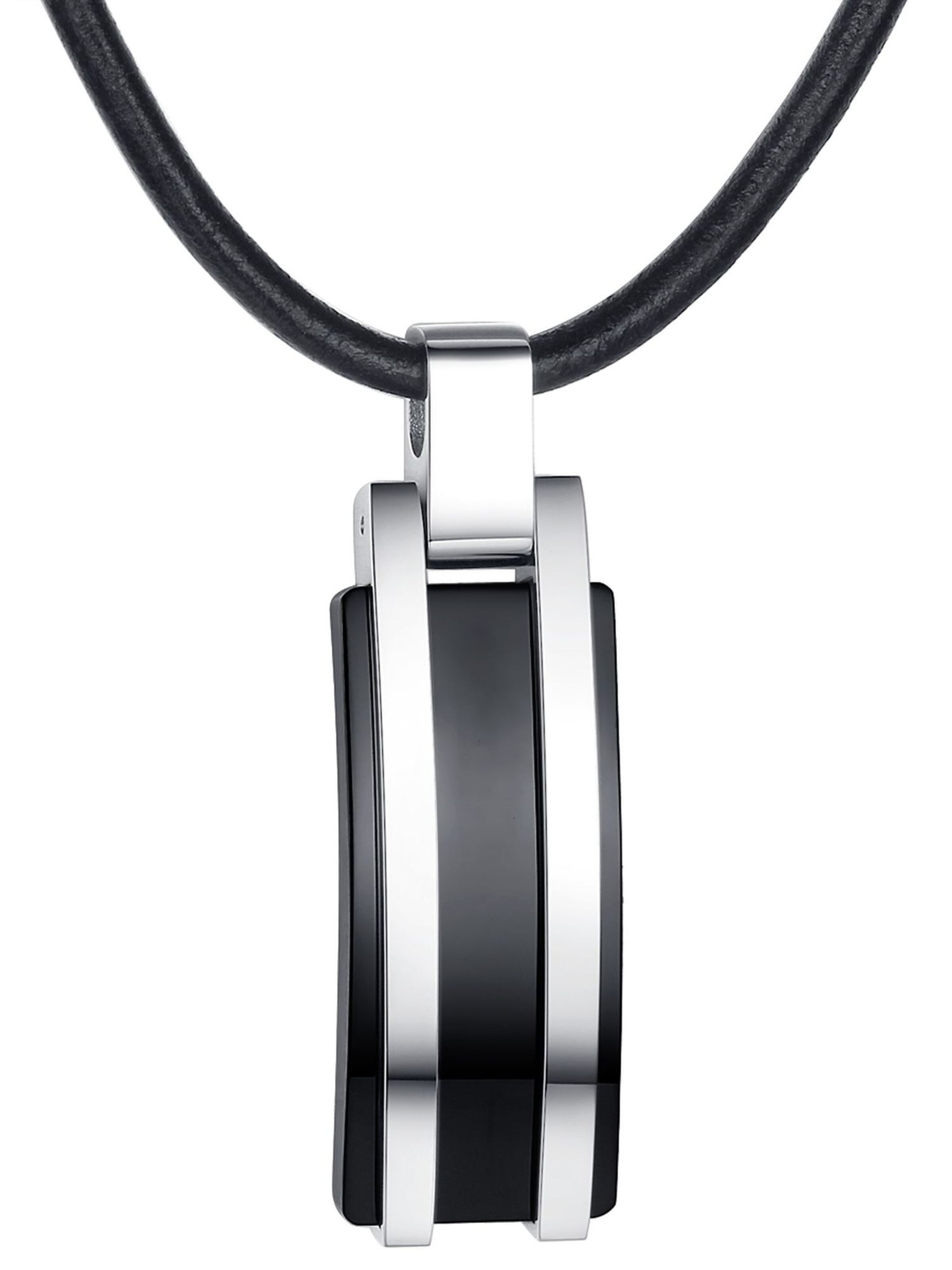 True Rebels - Cadena en negro