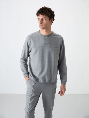 Tuta da jogging di Tommy Life in grigio