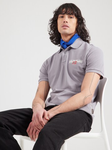 NAPAPIJRI - Camiseta 'AYLMER' en gris: frente