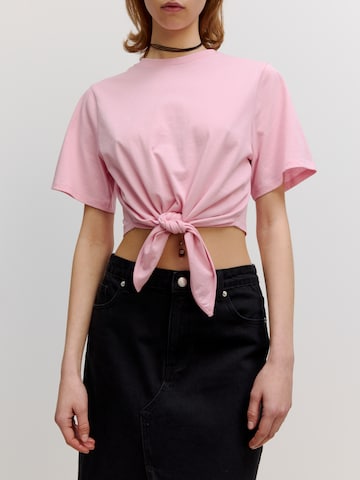 EDITED T-shirt 'Domenica' i rosa: framsida