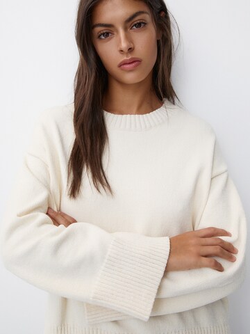 Pulover de la Pull&Bear pe bej