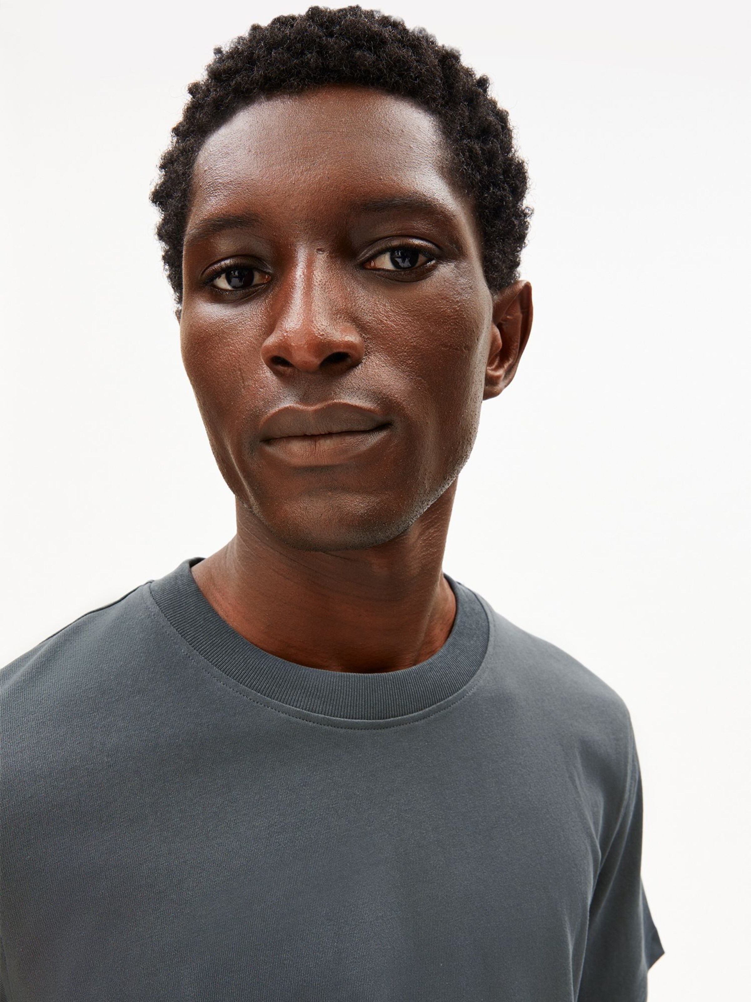 ARMEDANGELS T-Shirt in Grau: Vorderseite