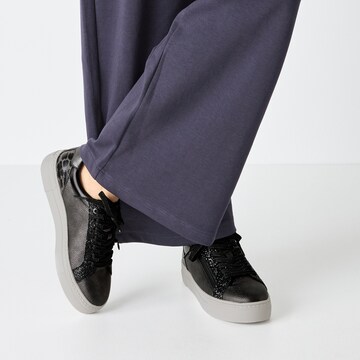 Baskets basses Tamaris en noir
