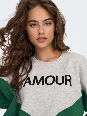 ONLY Sweatshirt 'KIA' in Grau
