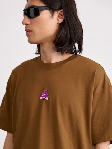 Nike Sportswear Shirt in Bruin