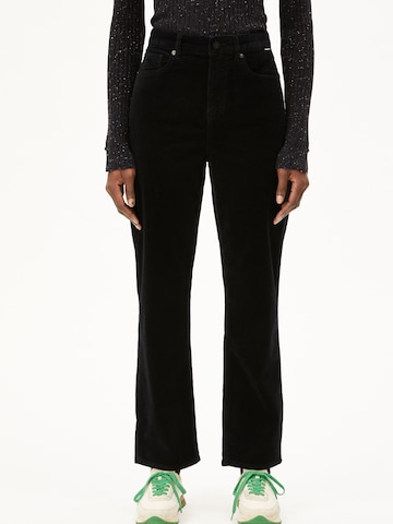 Regular Pantalon ARMEDANGELS en noir : devant