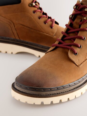 Boots stringati di Next in marrone