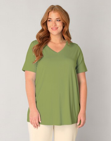 BASE LEVEL CURVY Shirt in Green: front