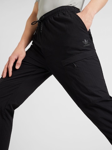 Regular Pantalon cargo ADIDAS ORIGINALS en noir