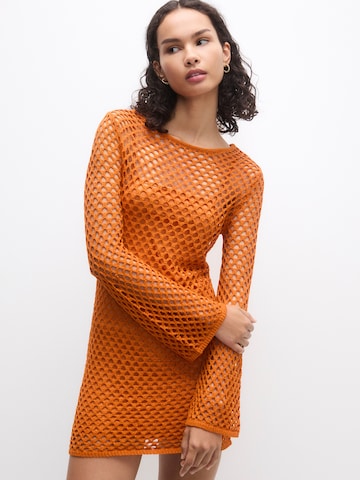 Pull&Bear Pletené šaty - oranžová: predná strana