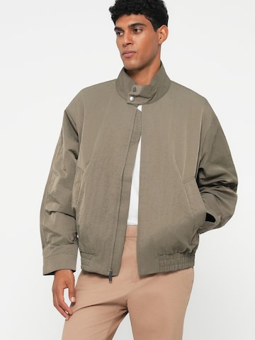 pilka Calvin Klein Demisezoninė striukė