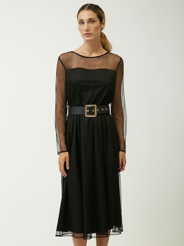 Influencer Kjole 'Belted Dress' i svart: forside