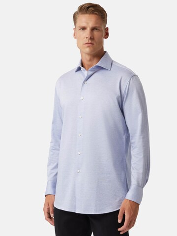 Coupe regular Chemise Boggi Milano en bleu : devant