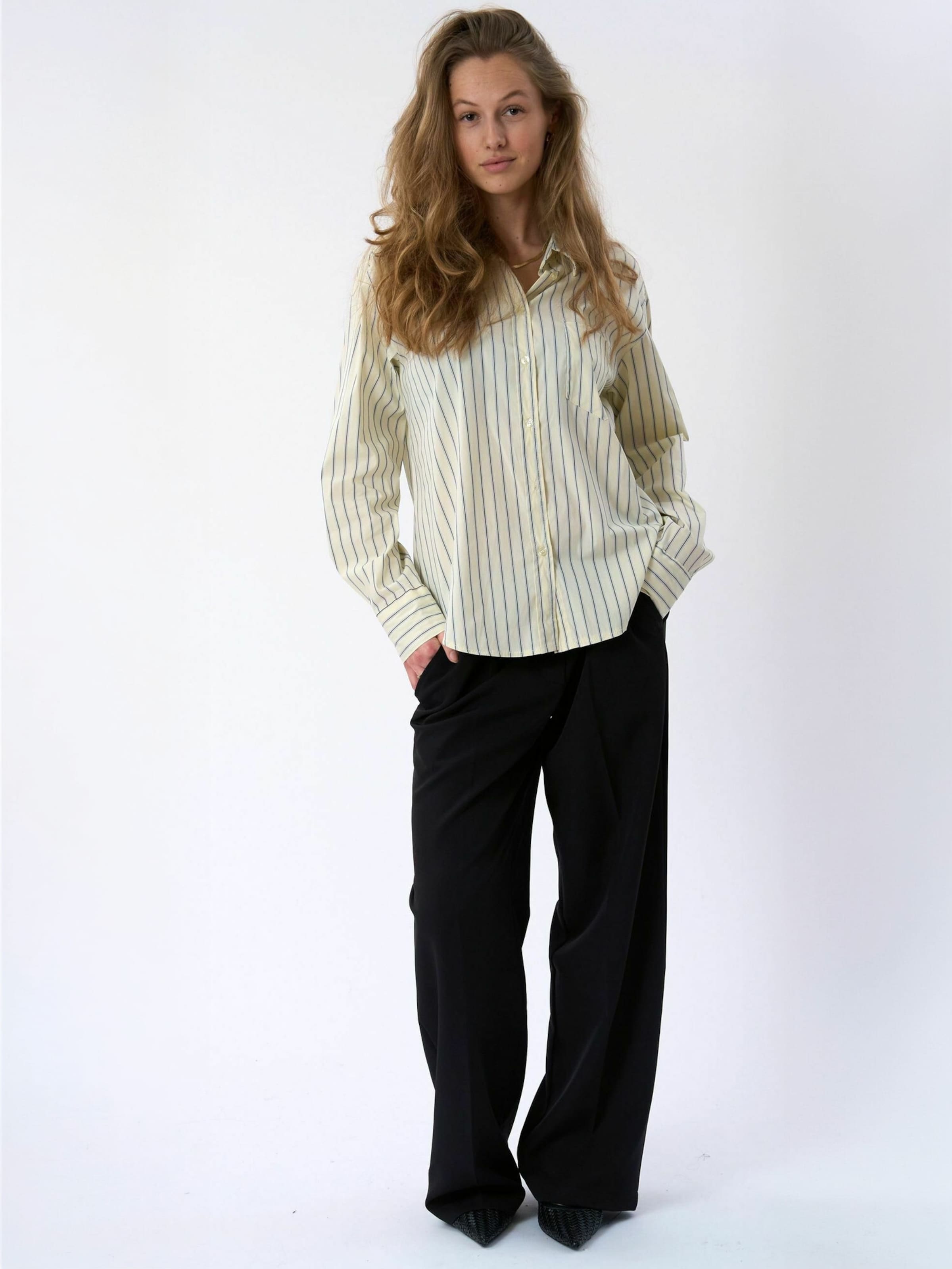 TEESHOPPEN - Camisa ' Thalia ' em amarelo