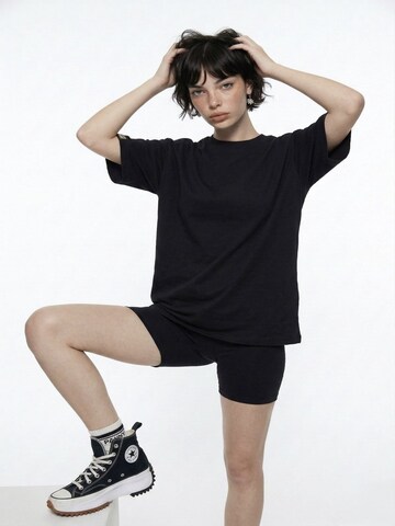 HOLLY LOLLY Oversized shirt in Zwart: voorkant