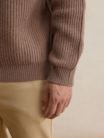 DAN FOX APPAREL Sweater 'Georg' in Brown
