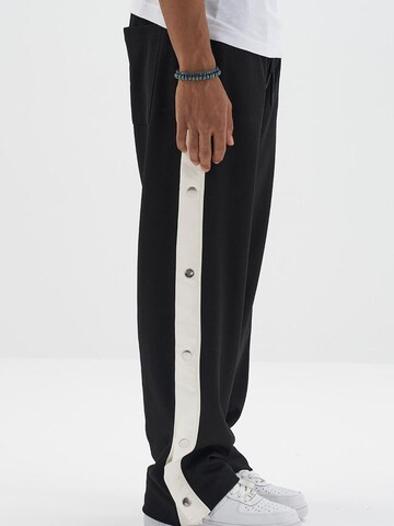 Koyumi Regular Sportbroek 'Druckknöpfen  mit weißen Streifen' in Zwart