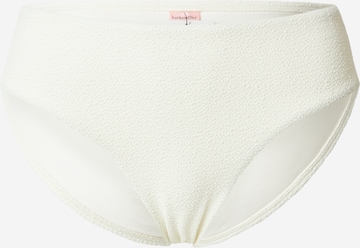 Slip costum de baie 'Cabo Rio' de la Hunkemöller pe bej: față