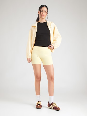 ICANIWILL - Skinny Pantalón deportivo 'Nimble' en amarillo