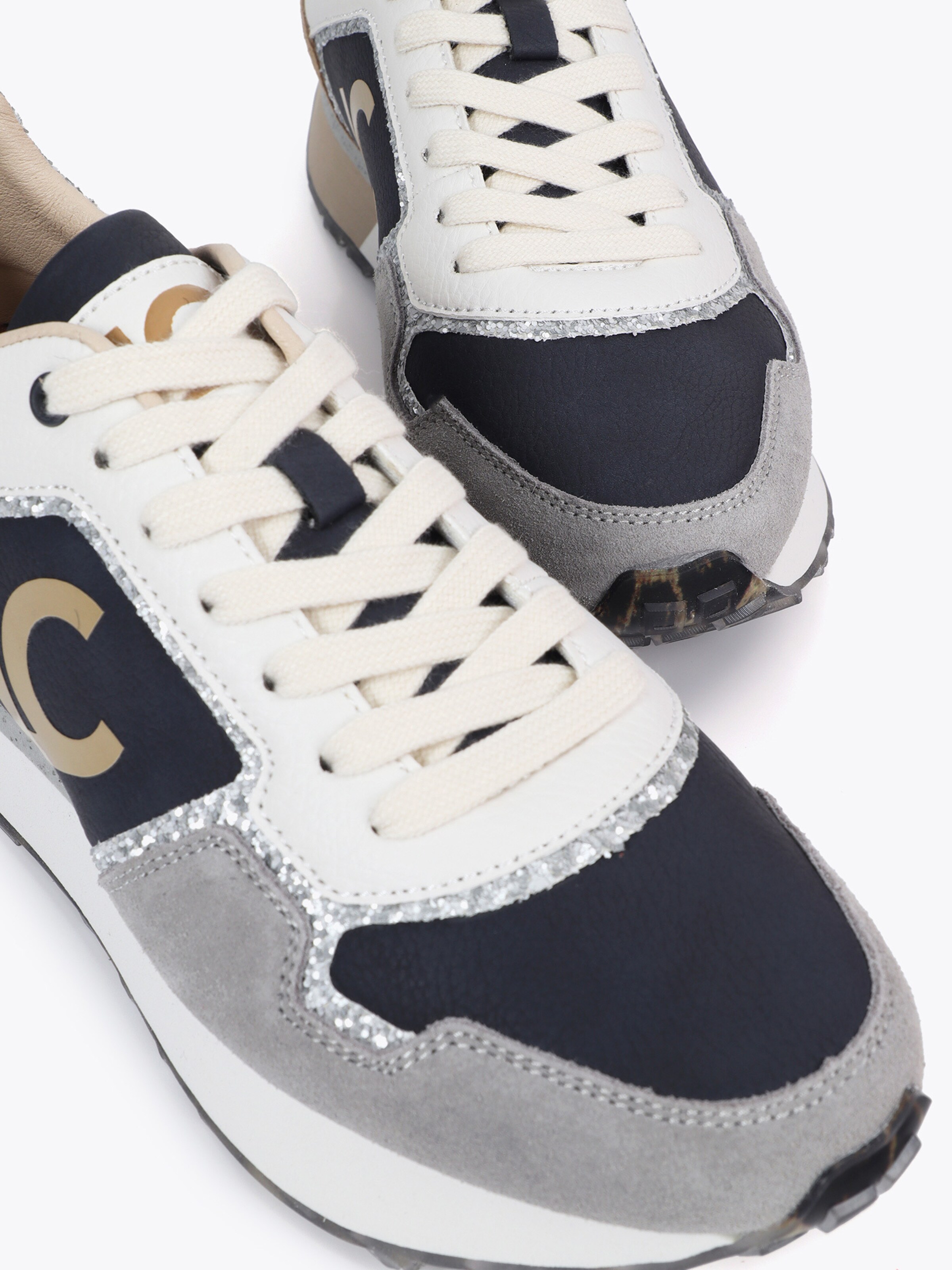 Baskets basses Lola Casademunt en beige