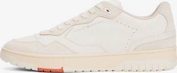 TOMMY HILFIGERNiske tenisice 'BASKET BETTER' - bež boja: prednji dio