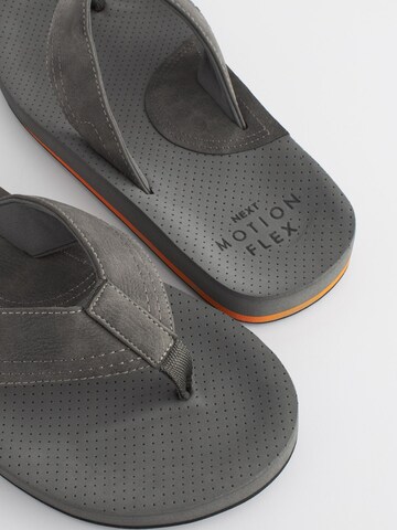Next - Sandalias de dedo en gris
