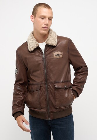 MUSTANG Tussenjas in Bruin: voorkant