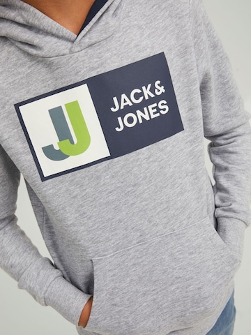 Jack & Jones Junior كنزة رياضية 'Logan' بلون رمادي