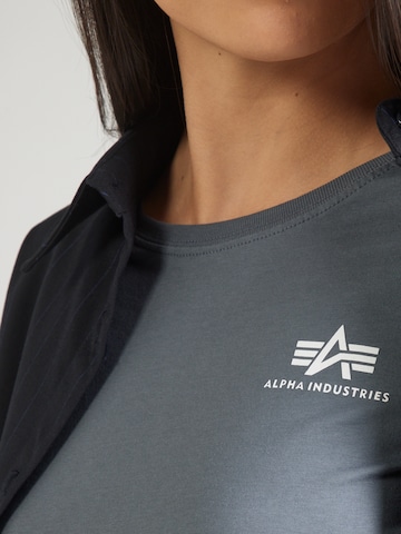 ALPHA INDUSTRIES Футболка в Синий