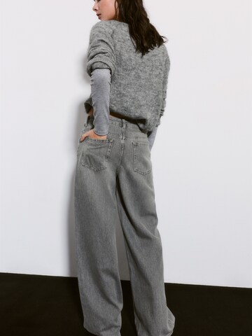 Pull&Bear Baggy Jeans i grå