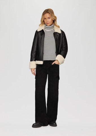 s.Oliver Wide Leg Jeans 'Suri' in Schwarz