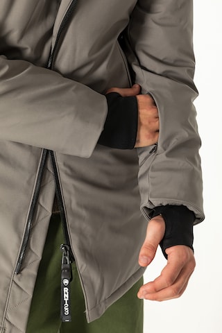 Ron Tomson Winterjacke, Model trägt Größe M in Grau