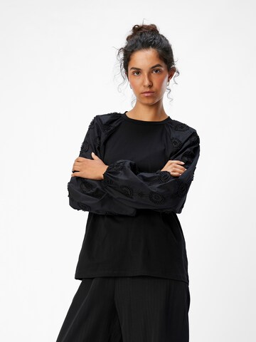 Tricou 'Ivy' de la OBJECT pe negru: față